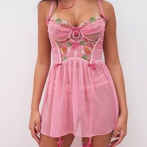 NWT For love and lemons needle point roses slip dress size medium ❤️🍋